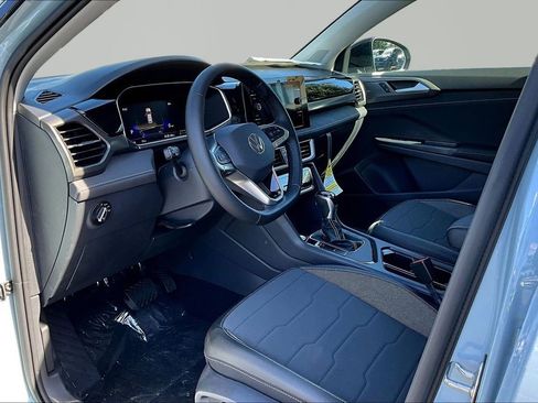New 2026 Volkswagen Taos SE image 18