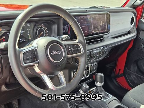 Used 2025 Jeep Wrangler Unlimited Sahara AWD/4WD image 11