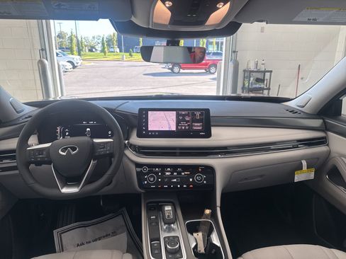 New 2026 INFINITI QX60 Luxe w/ Family Package image 9
