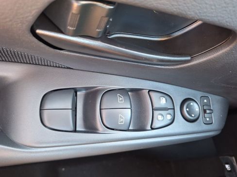 New 2025 Nissan Kicks Play S image 20