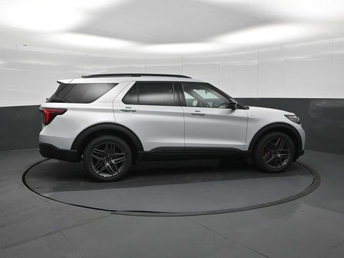 New 2026 Ford Explorer ST-Line w/ ST-Line Street Pack AWD/4WD image 9
