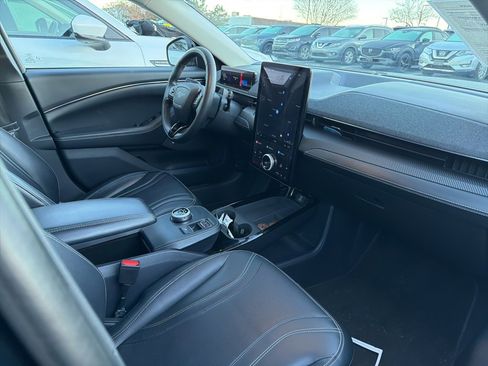 Used 2022 Ford Mustang Mach-E Premium image 5