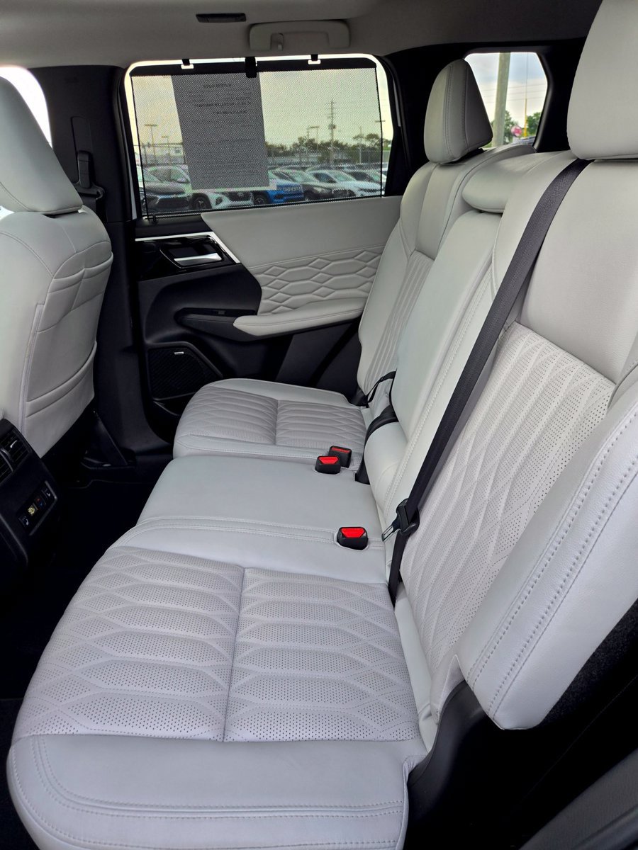 Used 2025 Mitsubishi Outlander SEL FWD image 44