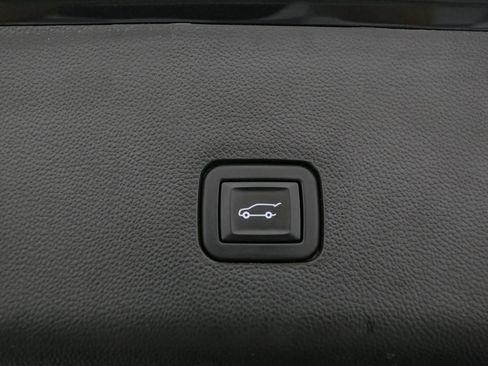 Used 2020 Chevrolet Traverse LT FWD image 13