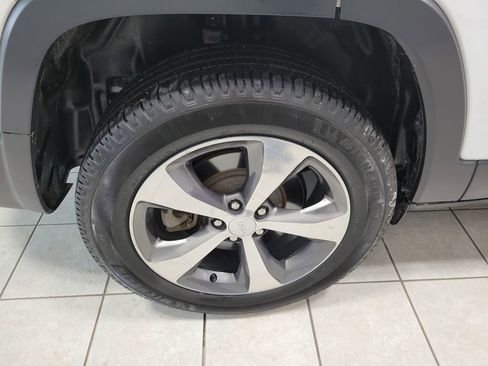 Used 2019 Jeep Cherokee Limited image 51