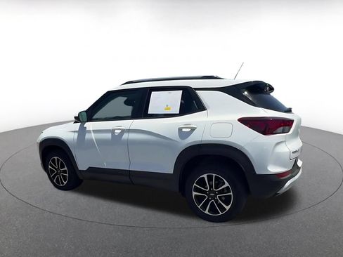 Used 2025 Chevrolet TrailBlazer LT FWD image 9