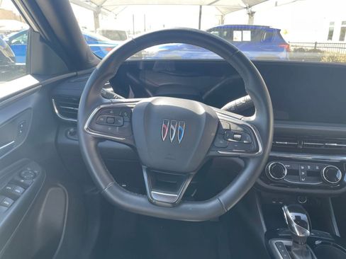 Used 2025 Buick Envista Sport Touring image 31