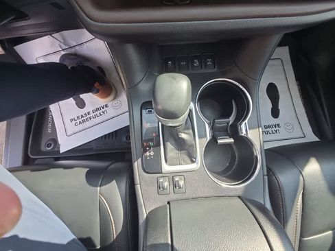 Used 2019 Toyota Highlander XLE AWD/4WD image 39