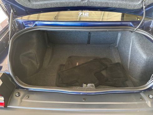 Used 2015 Dodge Challenger SXT image 17