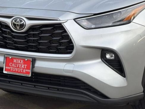 Used 2024 Toyota Highlander XLE AWD/4WD image 7