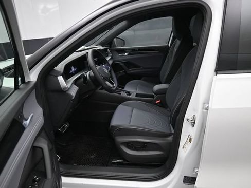 New 2026 Volkswagen Tiguan SE R-Line AWD/4WD image 9
