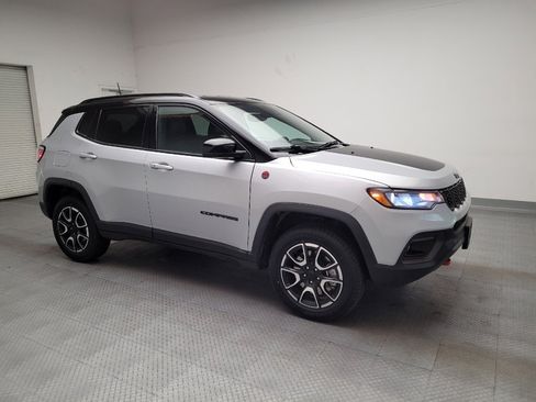 Used 2024 Jeep Compass Trailhawk image 11