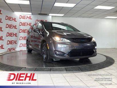 Used 2020 Chrysler Pacifica Touring-L w/ S Appearance Package