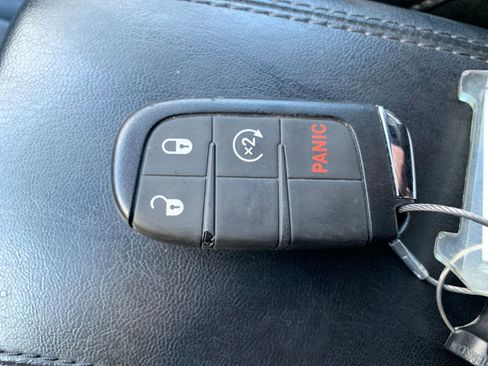 Used 2025 Jeep Compass Limited image 21