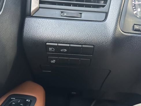 Used 2022 Lexus RX 350L Premium image 34