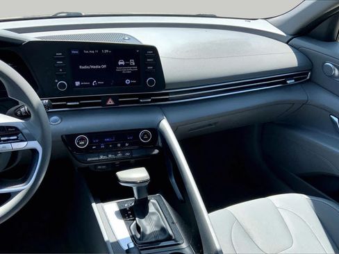 Used 2023 Hyundai Elantra SEL FWD image 6