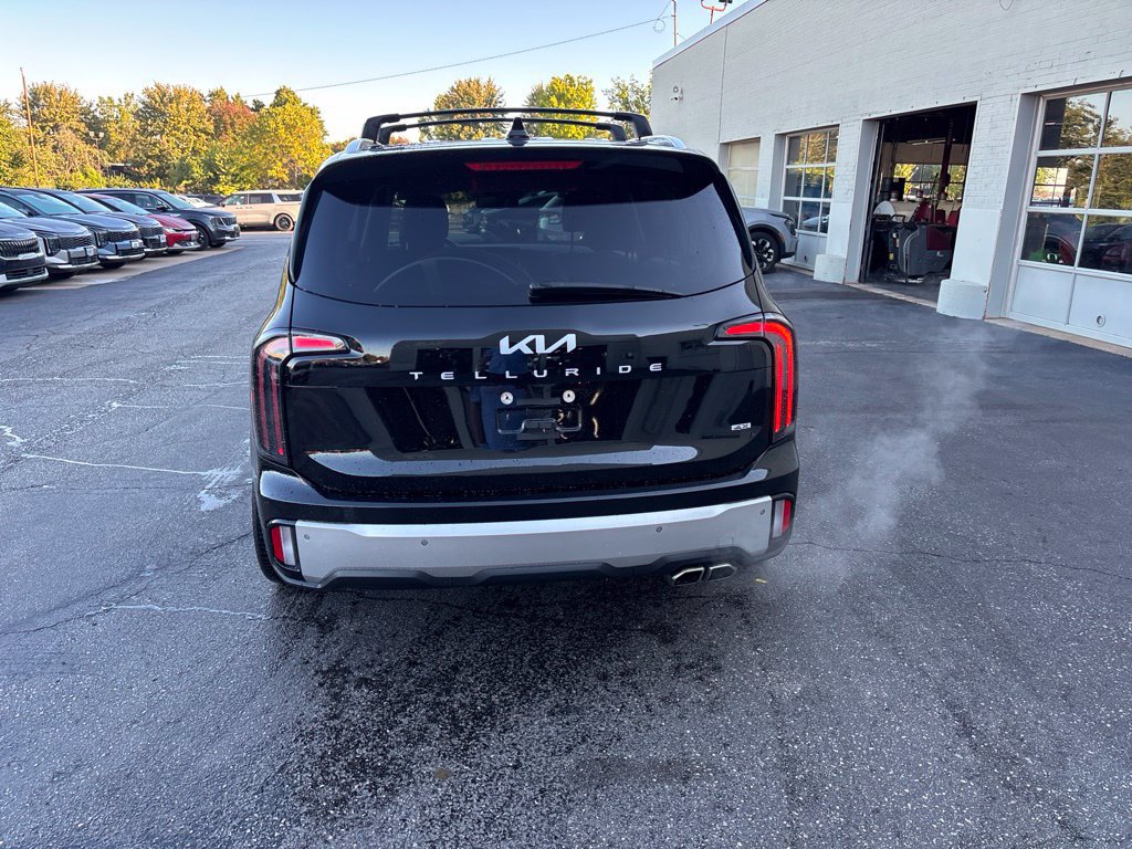 Used 2024 Kia Telluride EX w/ EX Captain's Chair Package AWD/4WD image 4