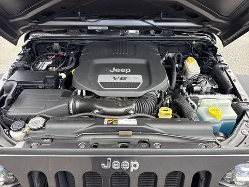 Used 2014 Jeep Wrangler Unlimited Sport w/ Quick Order Package 24S AWD/4WD image 29