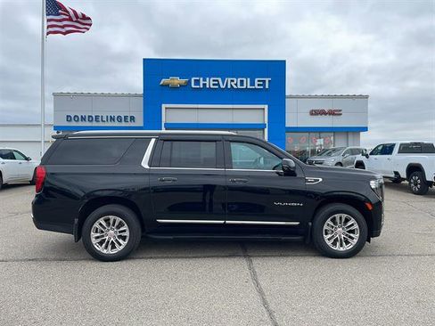 Used 2022 GMC Yukon XL SLT w/ SLT Premium Package AWD/4WD image 1