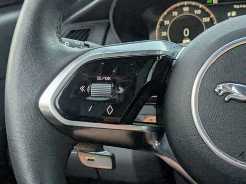 Used 2024 Jaguar E-PACE R-Dynamic SE image 4