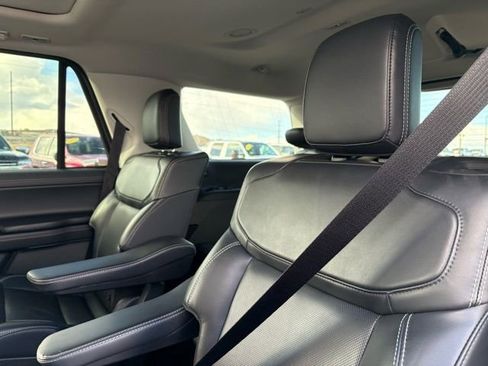 Used 2025 Ford Expedition Platinum image 16