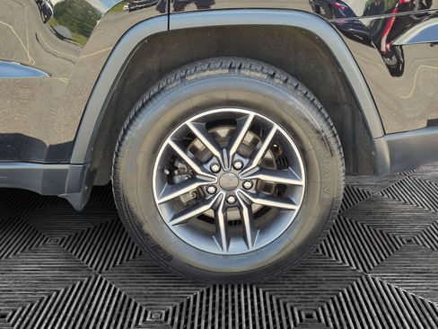 Used 2020 Jeep Grand Cherokee Limited AWD/4WD image 9