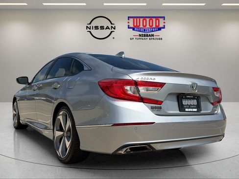 Used 2018 Honda Accord Touring image 3