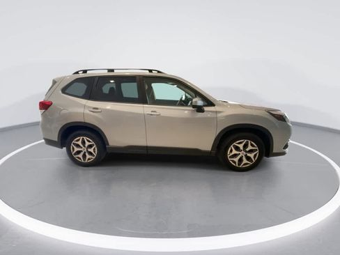 Used 2023 Subaru Forester Premium AWD/4WD image 9