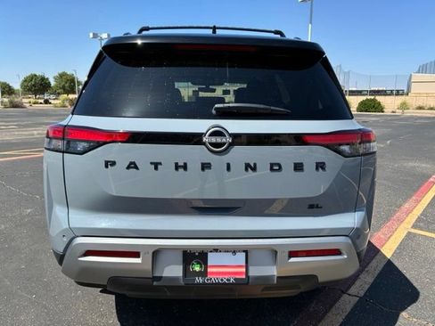 Certified 2024 Nissan Pathfinder SL w/ Black Appearance Package FWD image 5