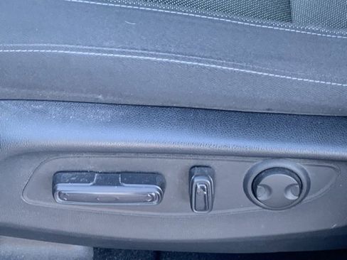 Used 2023 Honda CR-V EX image 3