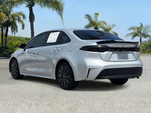 Used 2025 Toyota Corolla LE image 3