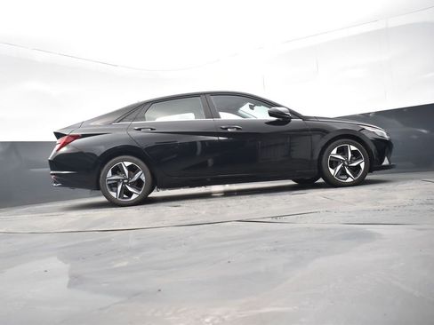 Used 2022 Hyundai Elantra Limited image 28