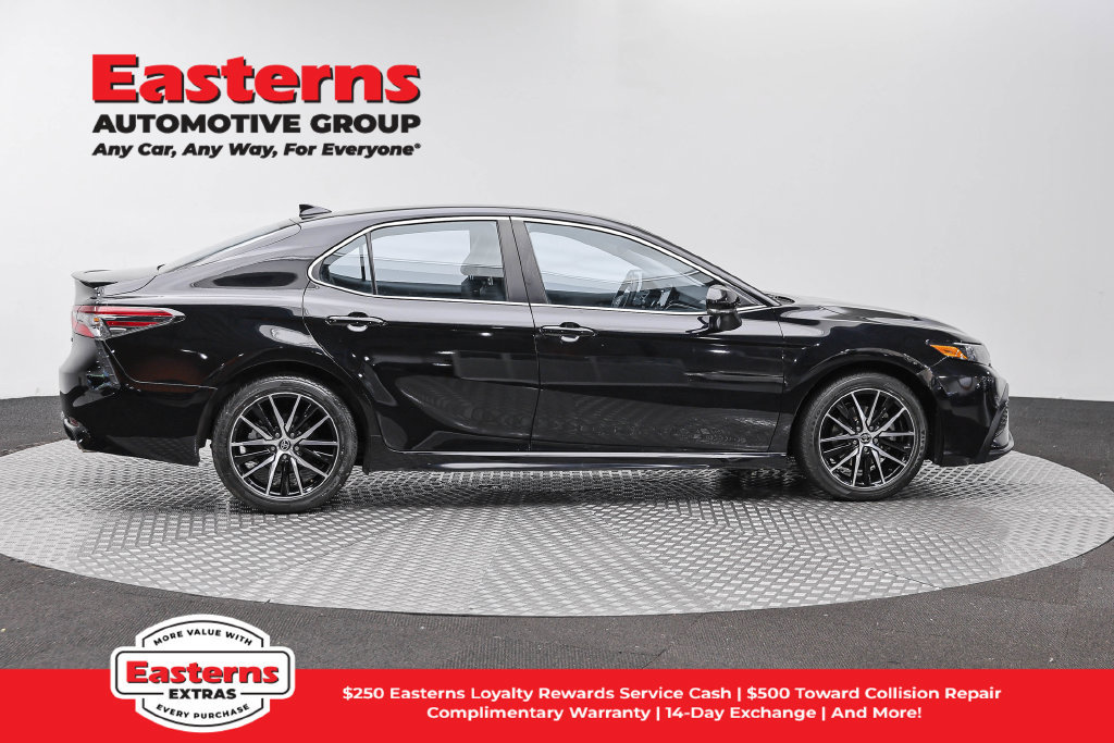 Used 2023 Toyota Camry SE FWD image 5