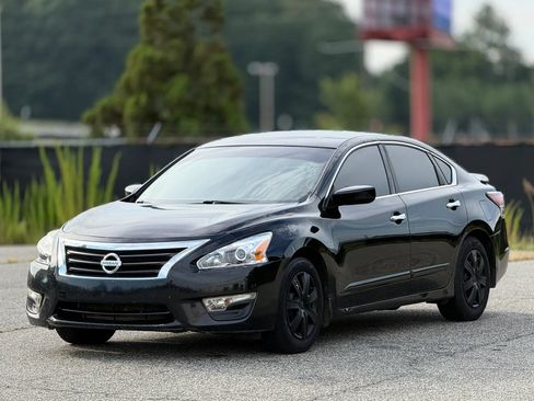 Used 2015 Nissan Altima 2.5 S w/ Power Driver Seat Package FWD image 6