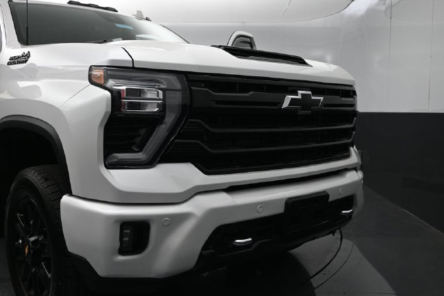 Used 2024 Chevrolet Silverado 3500 High Country w/ High Country Premium Package AWD/4WD image 35