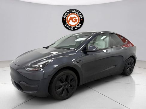 Used 2024 Tesla Model Y Long Range RWD image 7