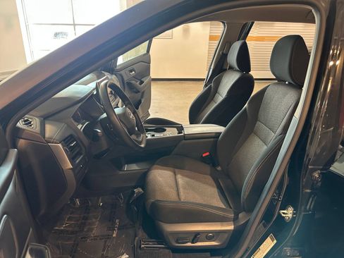 Used 2025 Nissan Rogue SV FWD image 28
