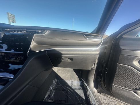 Used 2024 Jeep Grand Cherokee Altitude image 39