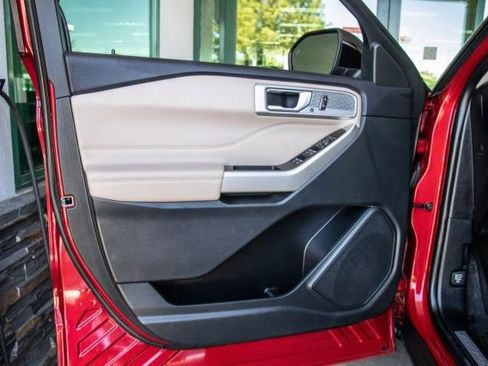 Used 2023 Ford Explorer Limited image 9