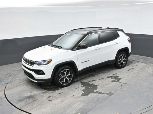 Used 2025 Jeep Compass Limited AWD/4WD image 15