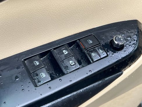 Used 2015 Toyota Highlander XLE image 13