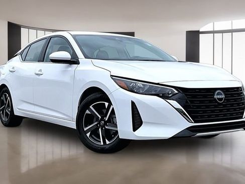 Used 2025 Nissan Sentra SV image 3