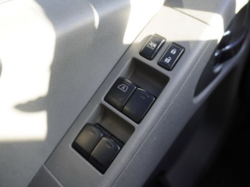 Certified 2020 Nissan Frontier SV w/ Midnight Edition Floor Mats image 10