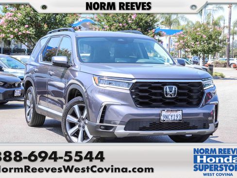 Certified 2025 Honda Pilot Touring image 1