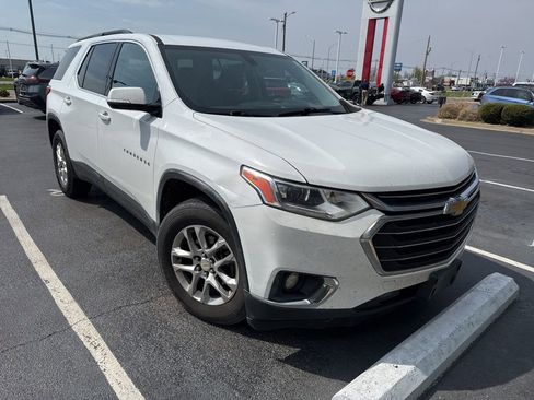 Used 2020 Chevrolet Traverse LT image 2