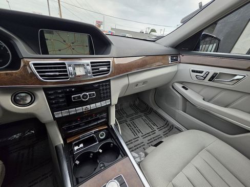 Used 2014 Mercedes-Benz E 350 4MATIC Sedan image 39