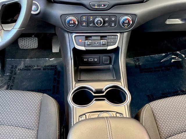 Used 2024 GMC Terrain SLE w/ Driver Convenience Package FWD image 28