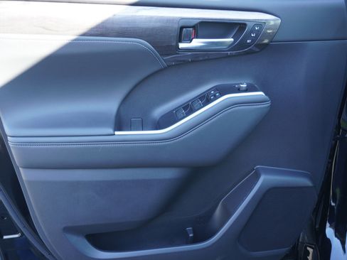 New 2026 Toyota Highlander Limited image 21
