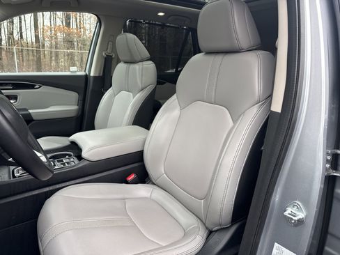 Used 2023 Honda Pilot Touring image 12