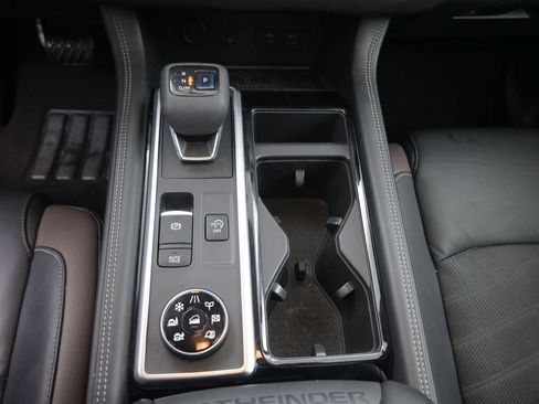 Used 2022 Nissan Pathfinder Platinum w/ Cargo Package image 4